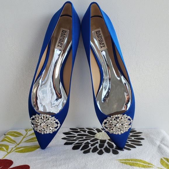 Flats - Picture 1 of 2